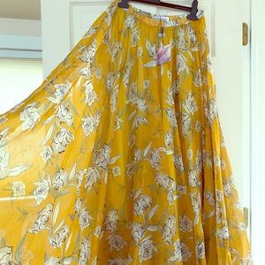 Chiffon swoosh flowy maxi skirt flower print